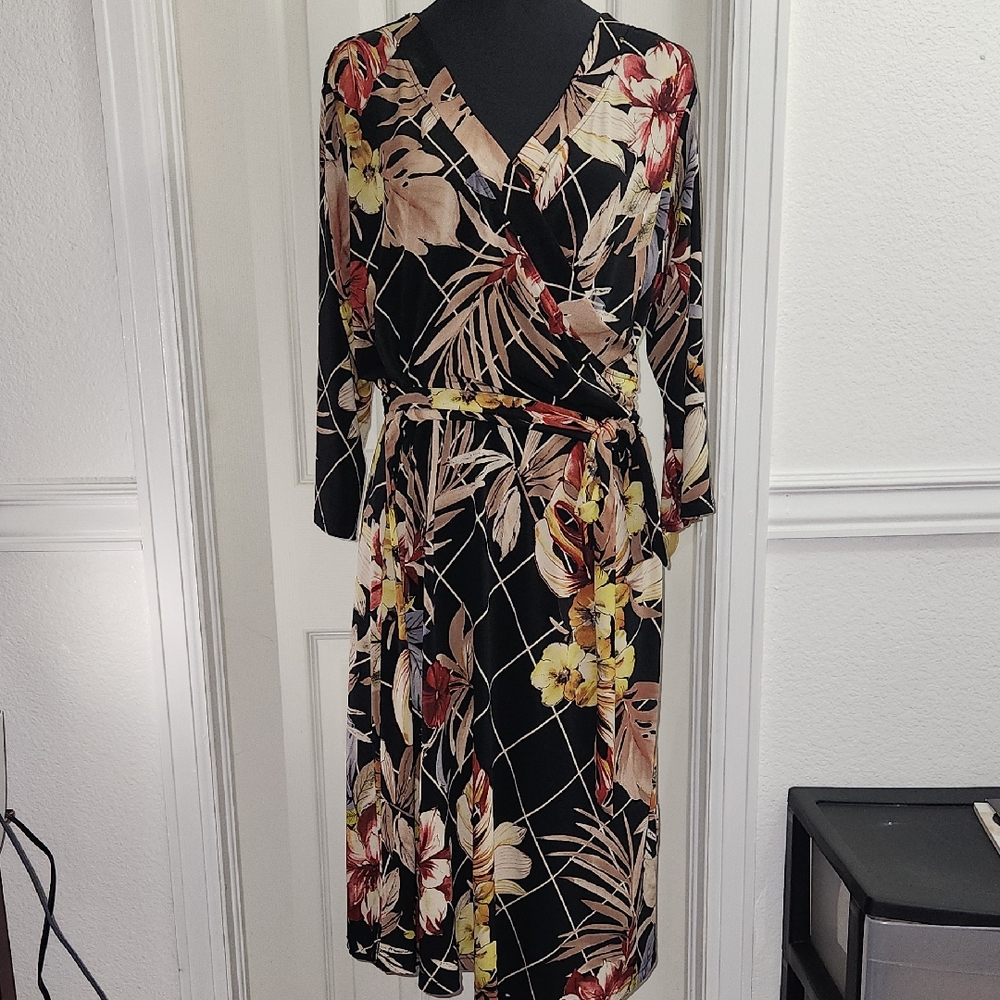 Elegant Floral Long Sleeve Dress - Black and Red
